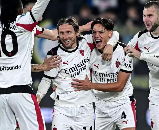 范戴克：阿诺德离开后还没和他聊过，很高兴曾与他并肩作战（范戴克：阿诺德离队后还未联系，感激曾并肩作战）