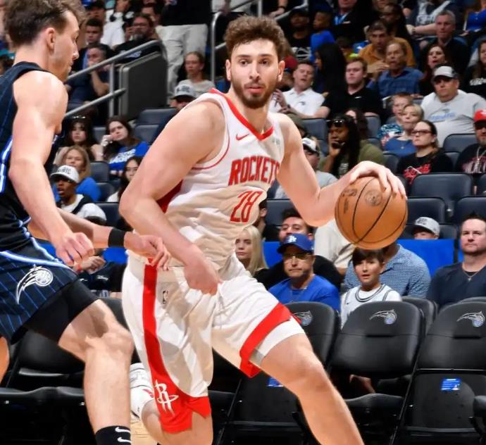 U22国足在阿联酋备战U23亚洲杯，王钰栋晒多张与队友的合照（U22国足阿联酋集训冲刺U23亚洲杯，王钰栋分享多张队友合影）