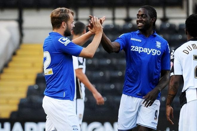 连续2场砍20+得分！胡金秋13中10砍下26分9篮板（胡金秋两连场20+，13投10中收获26分9篮板）