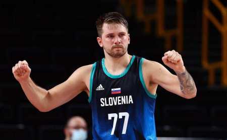 邮报：一组织发起诉讼，要FIFA赔偿球员因转会规定损失的收入（邮报称：某组织起诉国际足联，要求赔付球员因转会规则造成的收入损失）