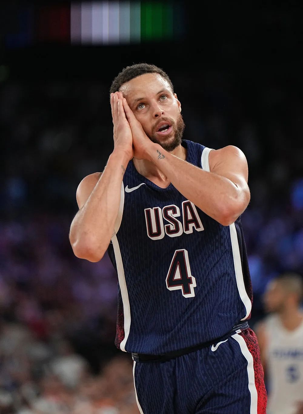 NBA：湖人加时险胜掘金 詹姆斯砍下40分（加时苦战湖人险胜掘金 詹姆斯轰下40分）