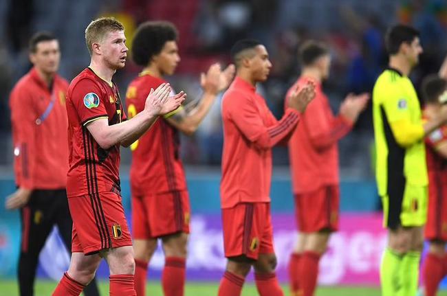 登哥能打！小吧直击哈登赛前训练 脚步轻盈状态轻松（小吧探班哈登赛前训练：登哥脚步灵动，状态轻松）